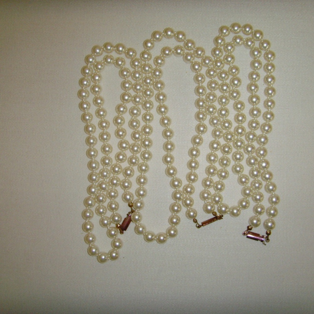 Simulated Single Strand Pearls - Picture 4 of 10